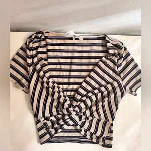 Short sleeve crop top in tan and navy blue